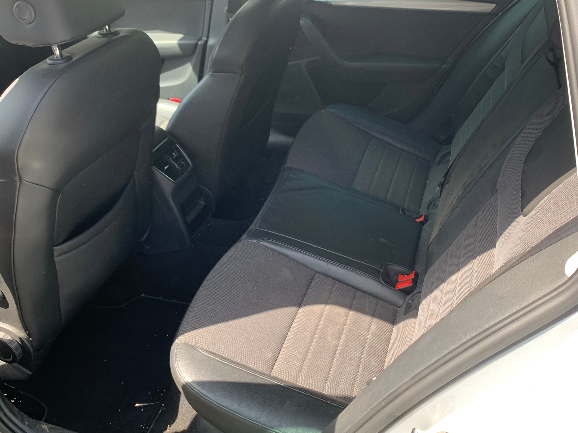 SKODA Octavia Combi 2.0 TDI Ambition 4x4-image-6