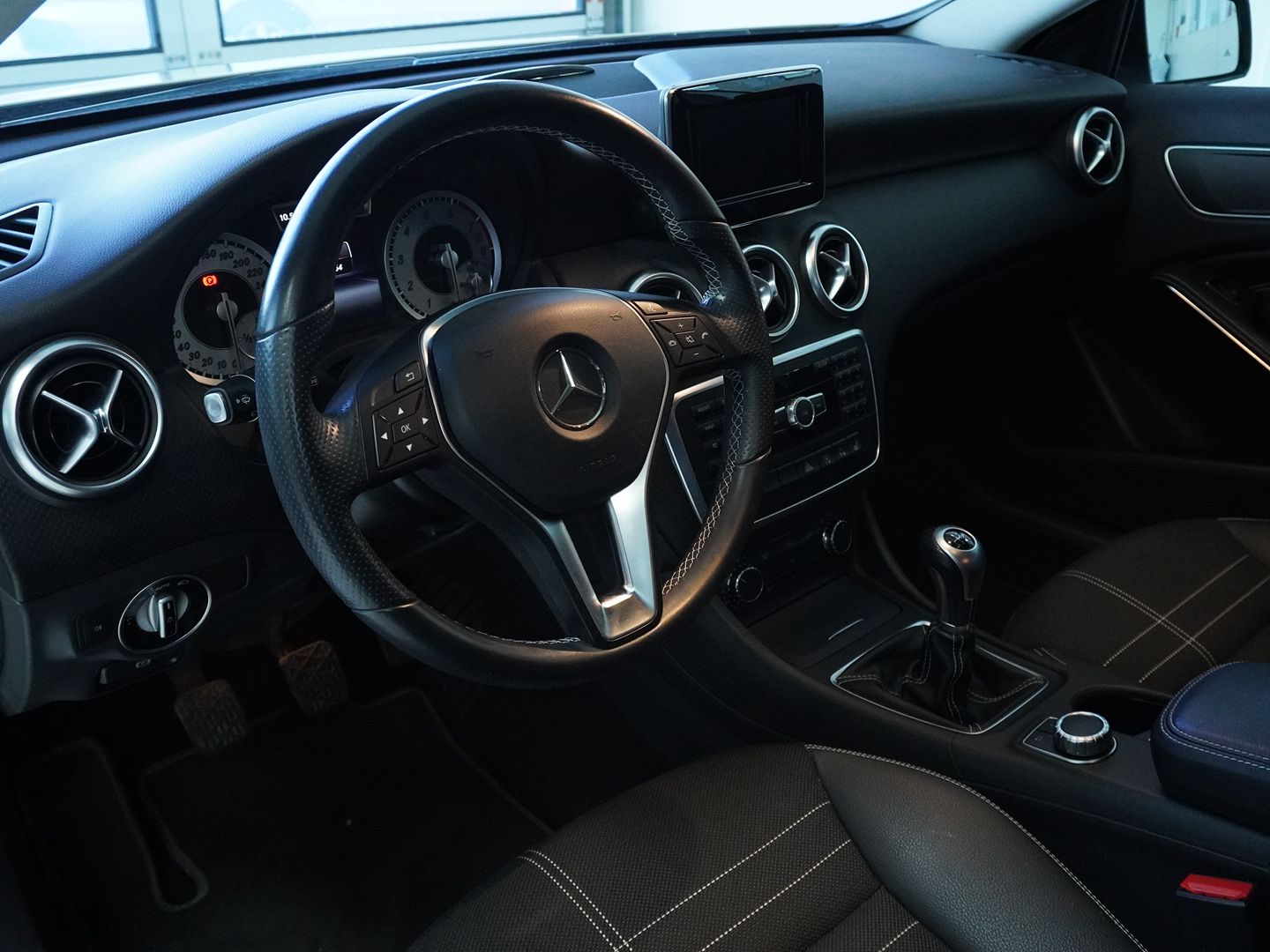 MERCEDES-BENZ A 200 Night Star-image-2