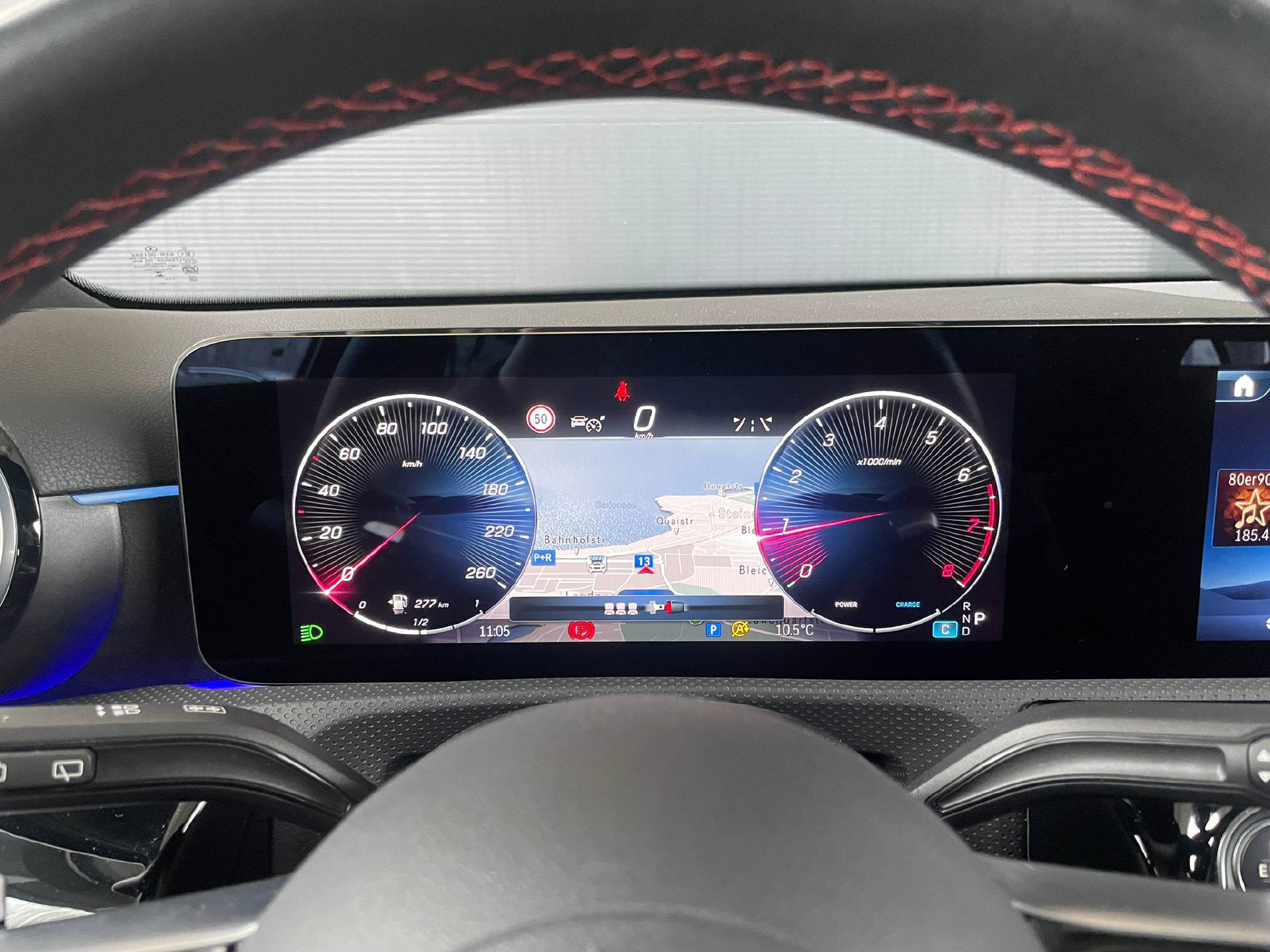 MERCEDES-BENZ A 200 AMG Line-image-8