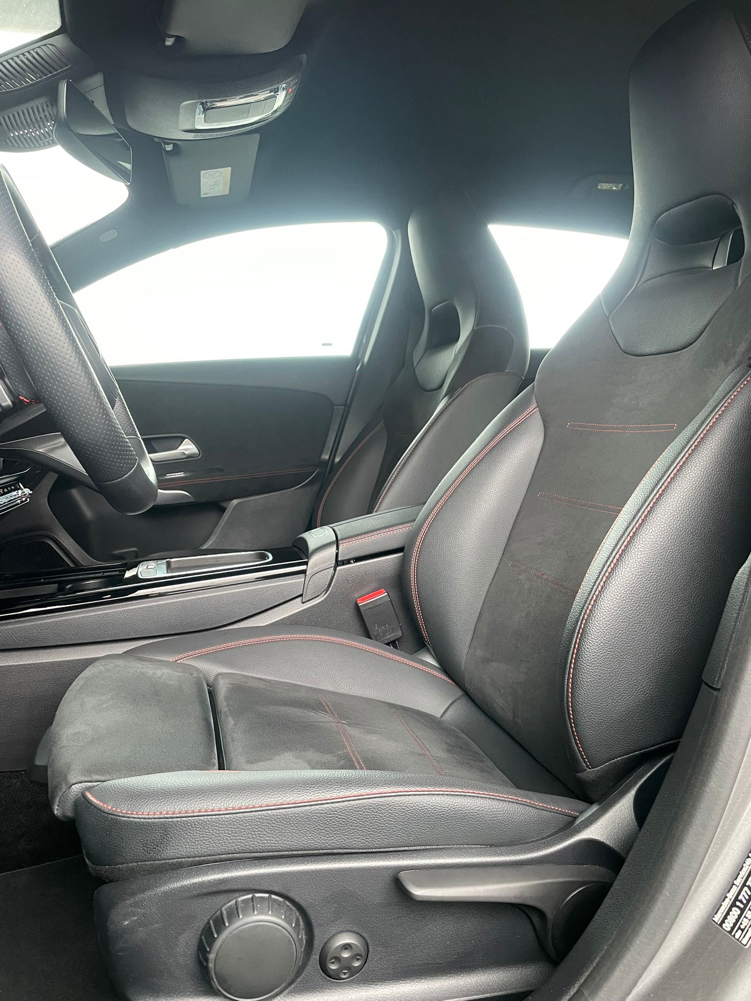 MERCEDES-BENZ A 200 AMG Line-image-5