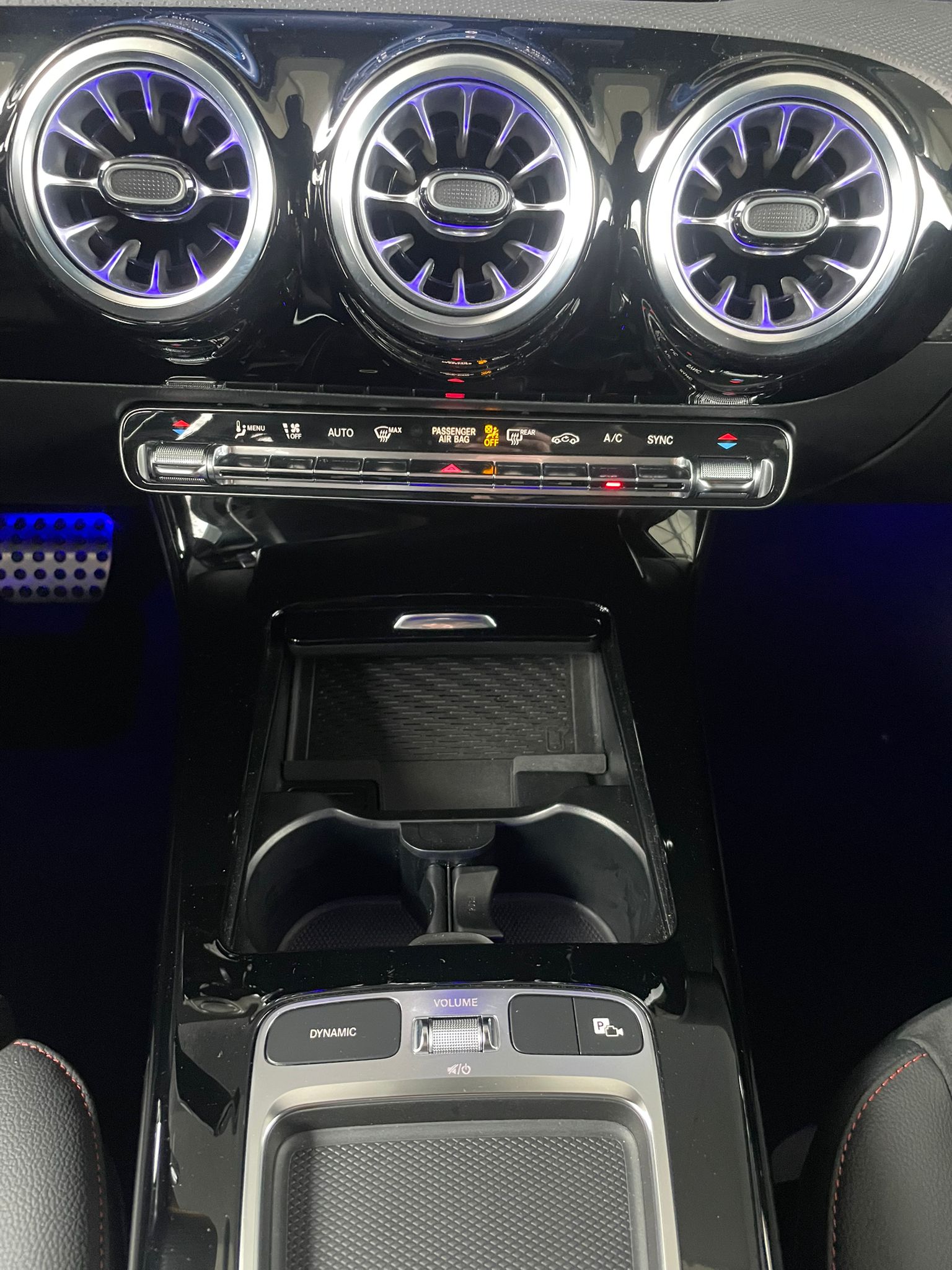 MERCEDES-BENZ A 200 AMG Line-image-9