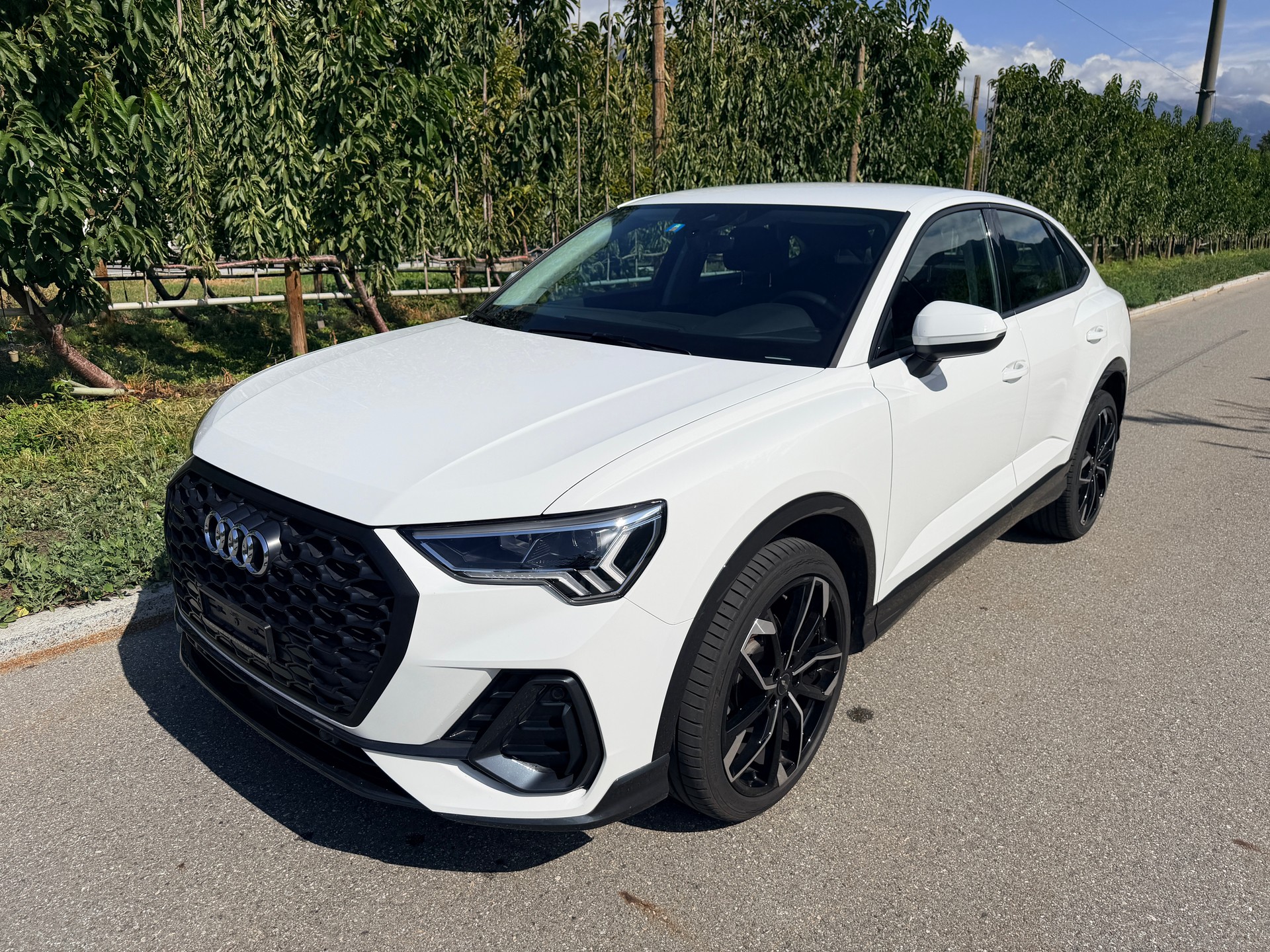 AUDI Q3 Sportback 35 TDI Attraction quattro S-tronic-image-1