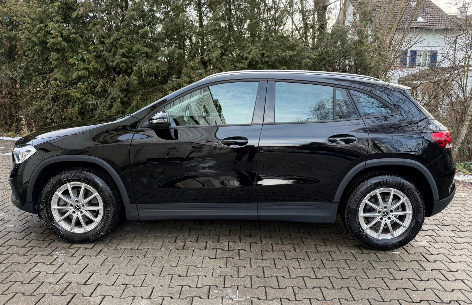 MERCEDES-BENZ GLA 200 7G-DCT-image-1