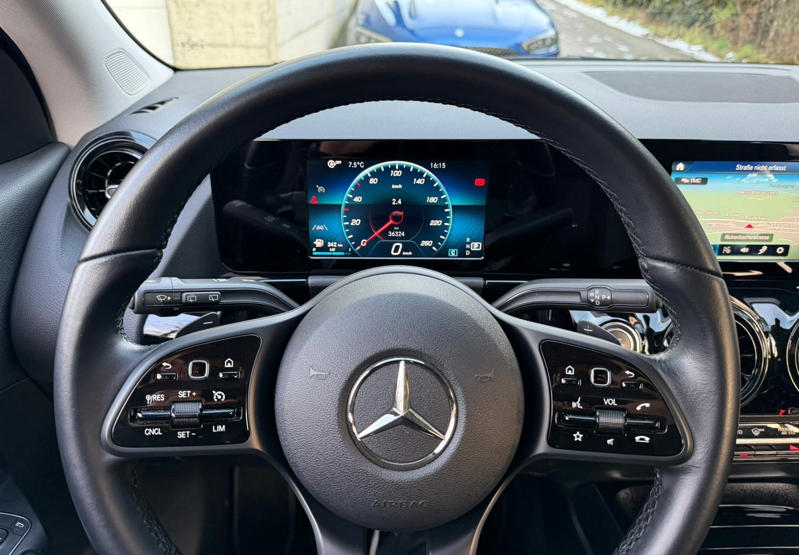 MERCEDES-BENZ GLA 200 7G-DCT-image-22
