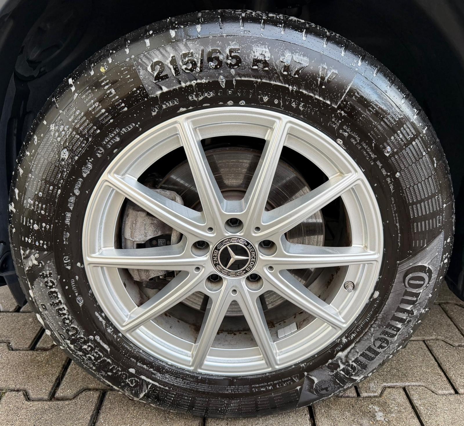 MERCEDES-BENZ GLA 200 7G-DCT-image-8