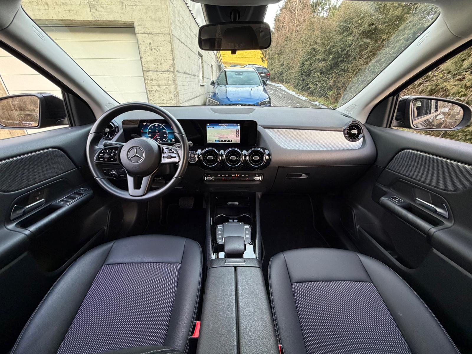 MERCEDES-BENZ GLA 200 7G-DCT-image-17