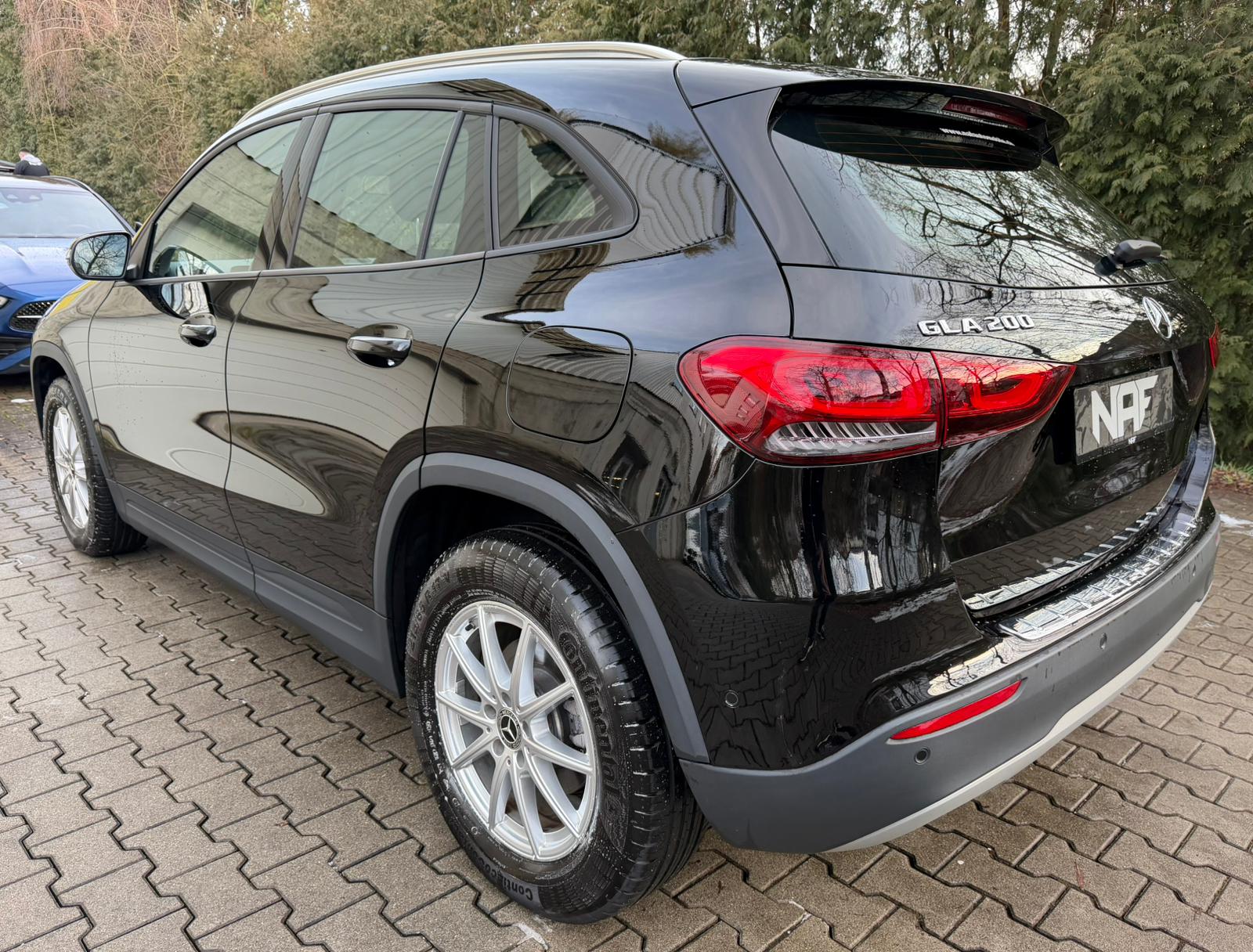 MERCEDES-BENZ GLA 200 7G-DCT-image-2