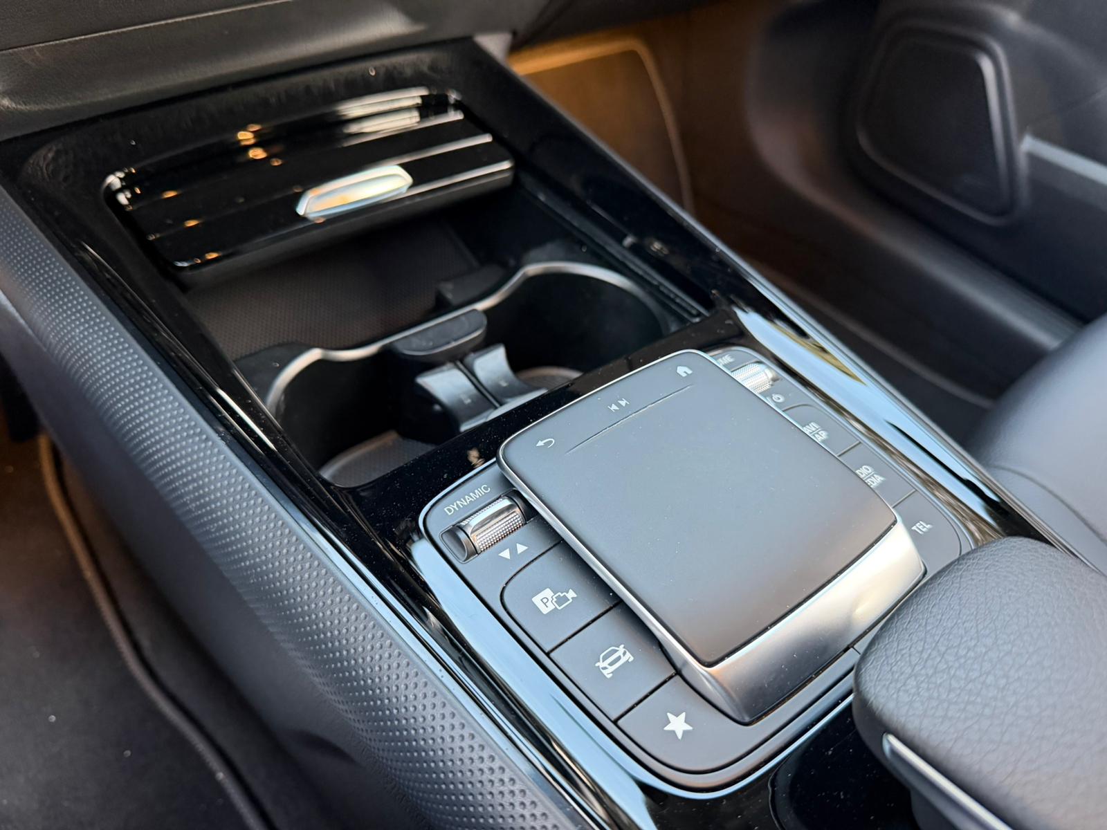 MERCEDES-BENZ GLA 200 7G-DCT-image-21