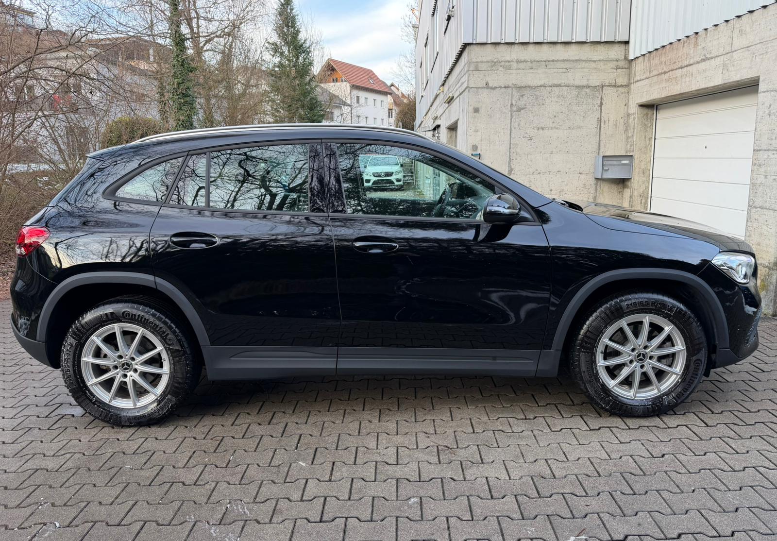 MERCEDES-BENZ GLA 200 7G-DCT-image-5
