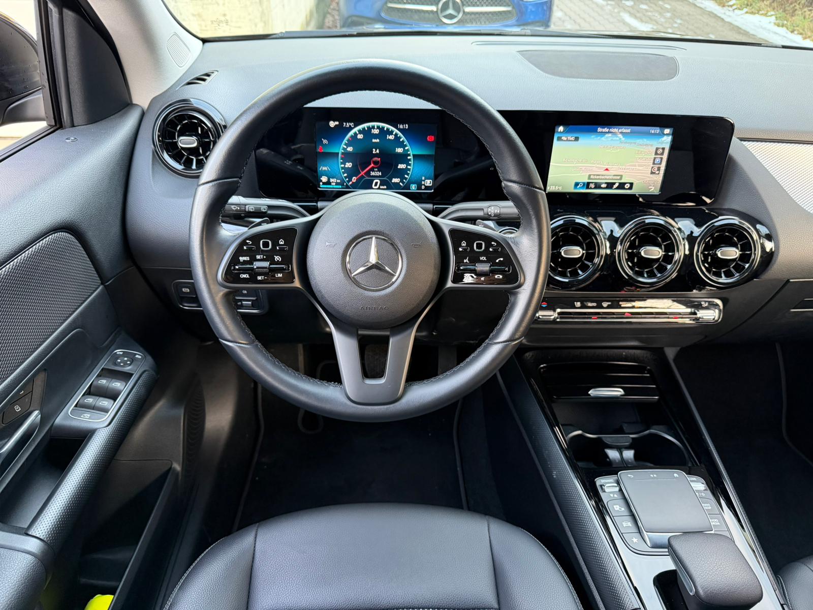 MERCEDES-BENZ GLA 200 7G-DCT-image-18