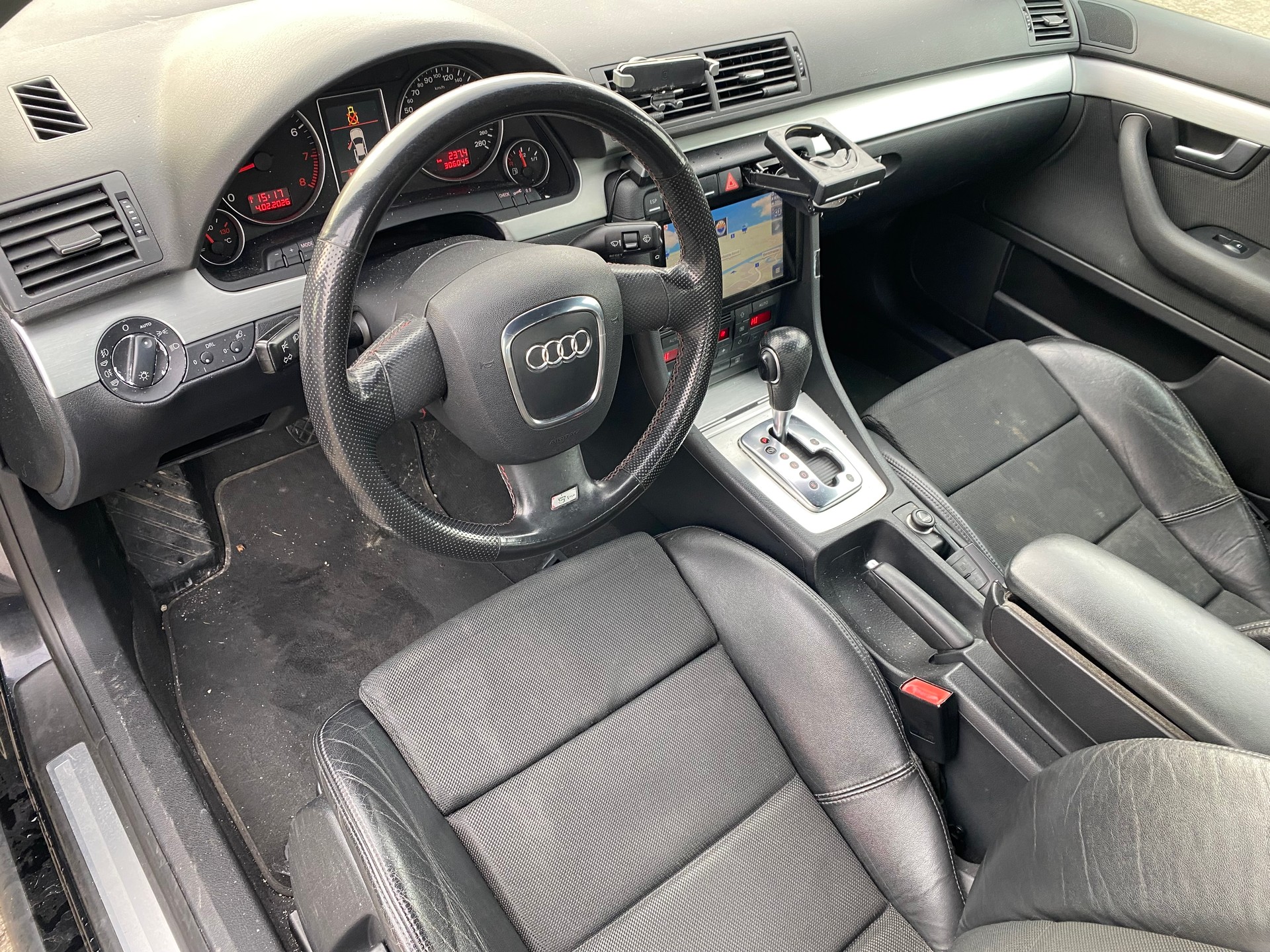 AUDI A4 Limousine 2.0 Turbo FSI-image-4