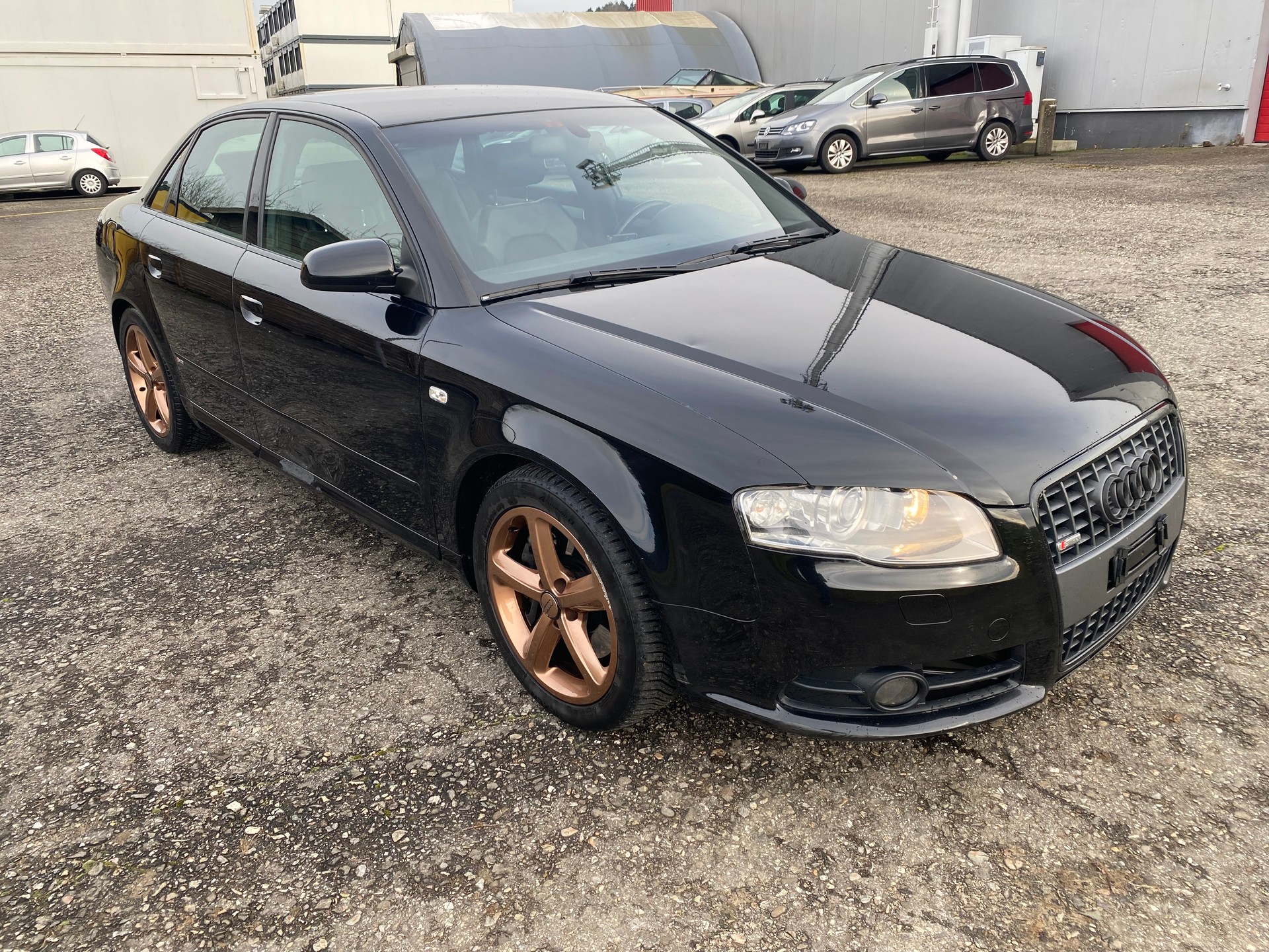 AUDI A4 Limousine 2.0 Turbo FSI-image-1