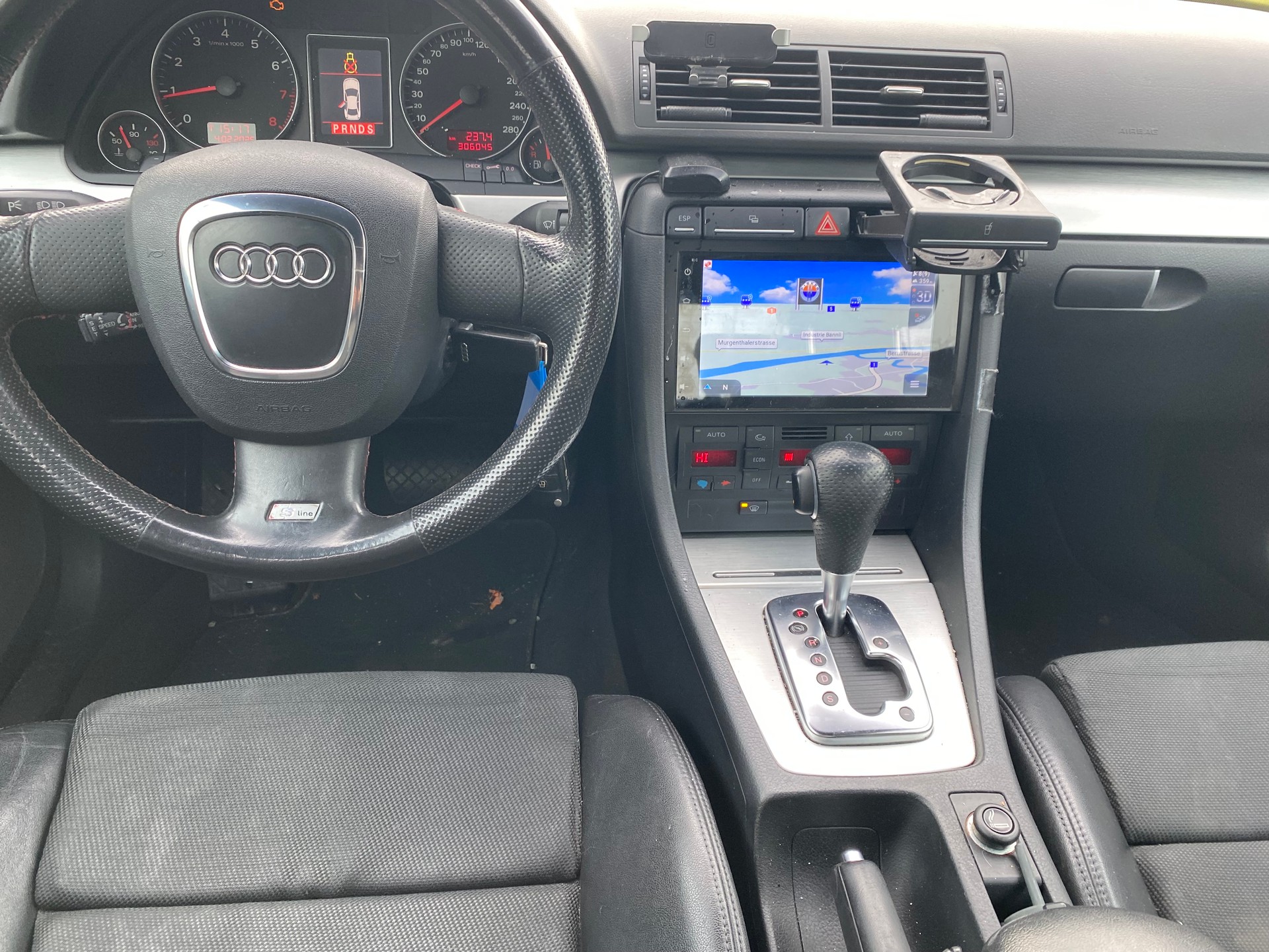 AUDI A4 Limousine 2.0 Turbo FSI-image-5