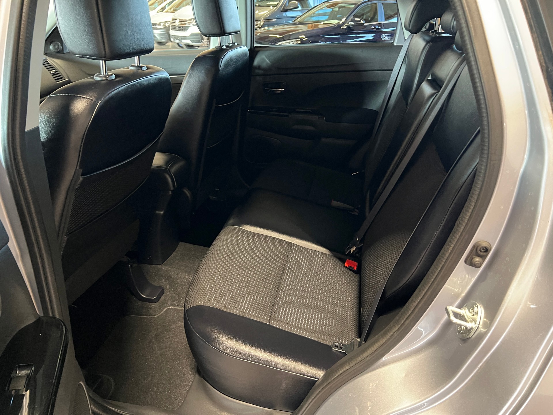 CITROEN C4 Aircross 1.6 HDi Attraction 4WD-image-12