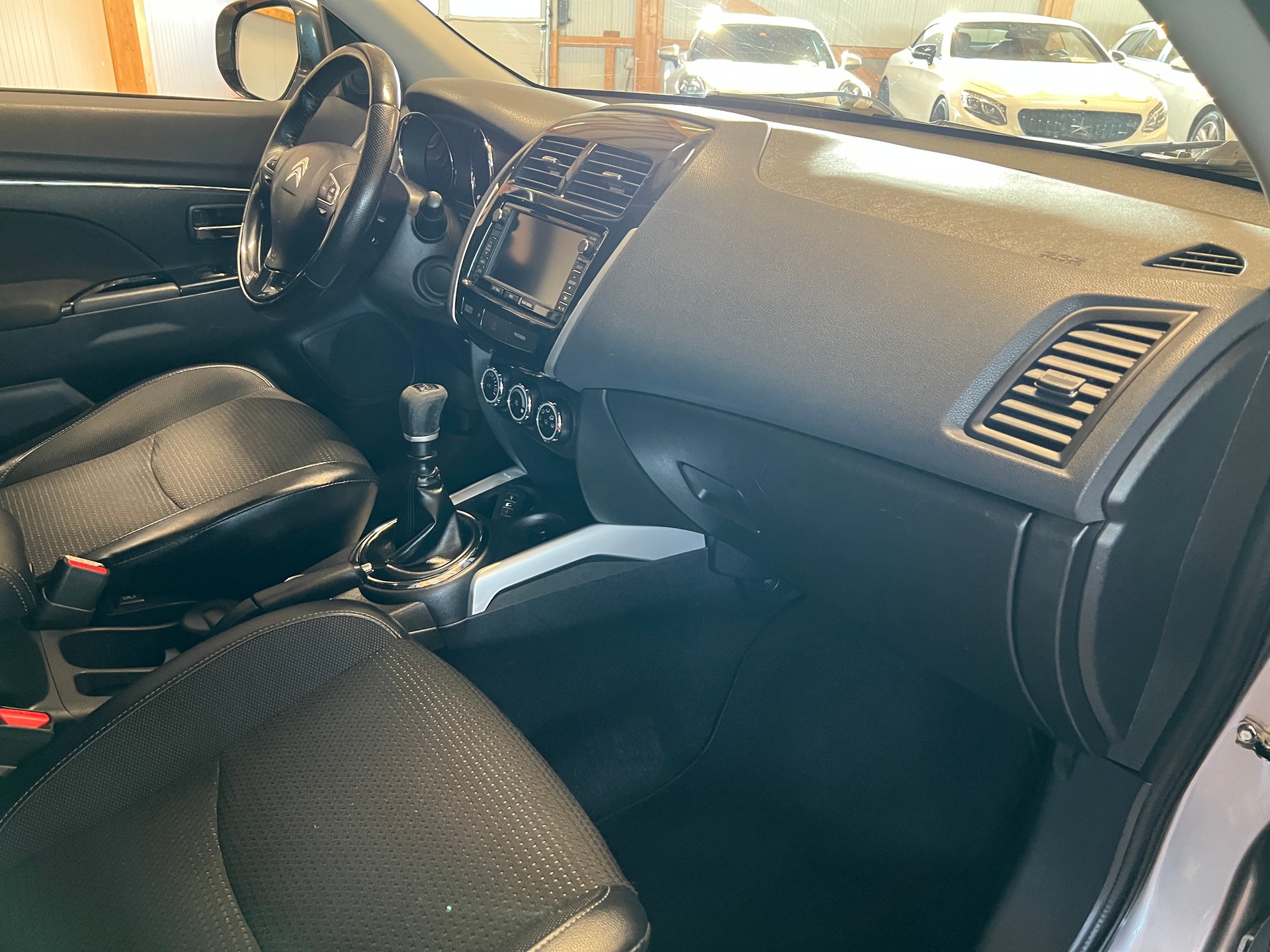 CITROEN C4 Aircross 1.6 HDi Attraction 4WD-image-11
