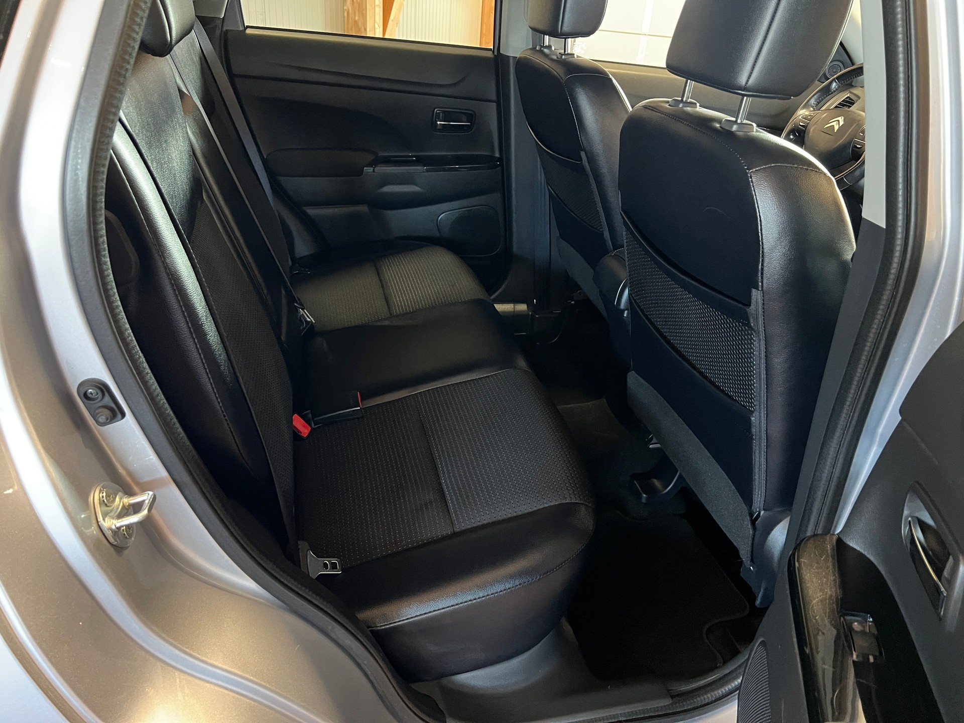 CITROEN C4 Aircross 1.6 HDi Attraction 4WD-image-13