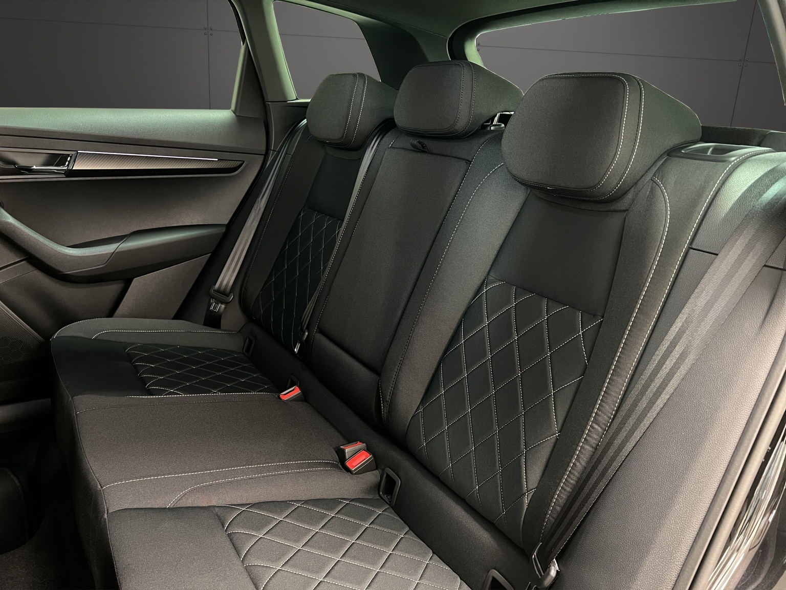 SKODA Karoq 2.0 TSI SportLine 4x4 DSG-image-8