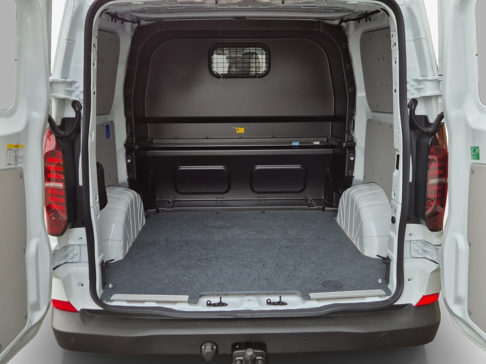 VW Transporter Plus 2.0 TDI Automat-image-12