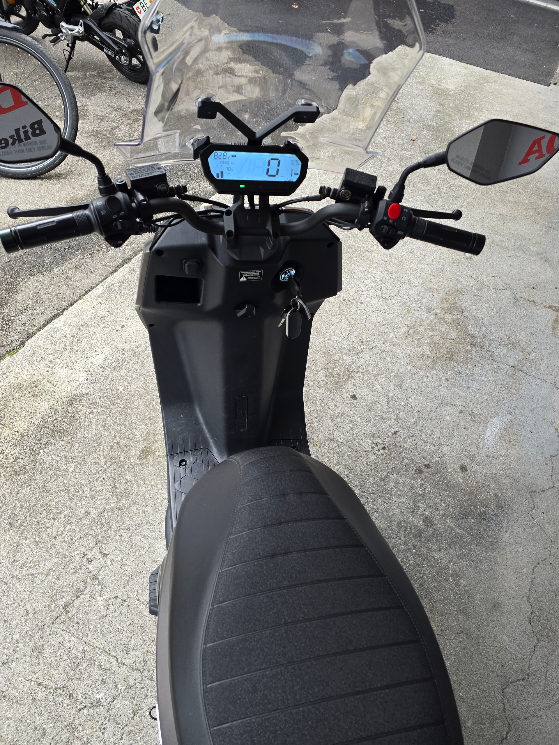 SUPER SOCO CPX-showroom-element-2