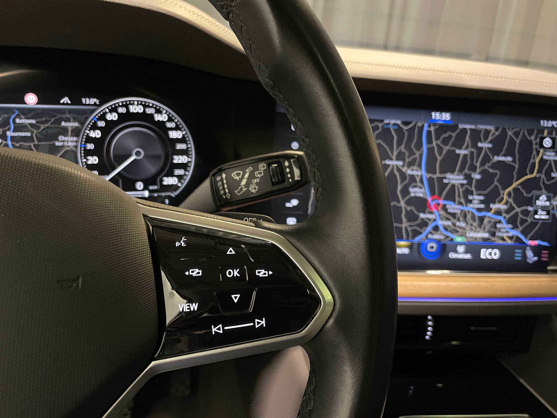 VW Touareg 3.0 TSI eHybrid R Tiptronic (57)-image-12