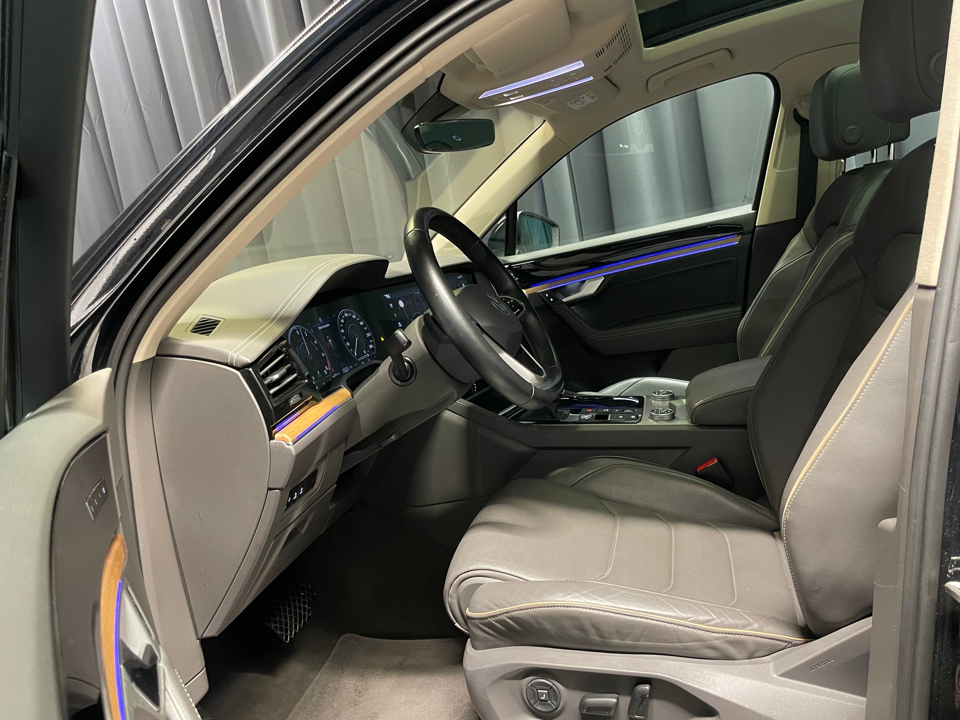 VW Touareg 3.0 TSI eHybrid R Tiptronic (57)-image-6