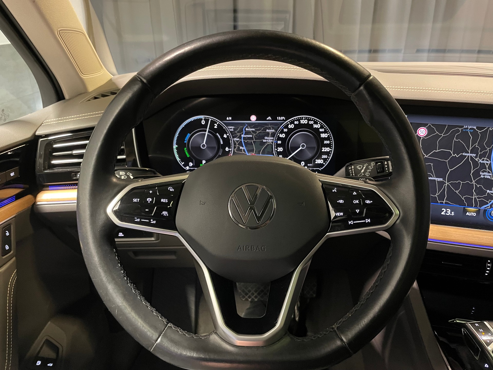 VW Touareg 3.0 TSI eHybrid R Tiptronic (57)-image-10