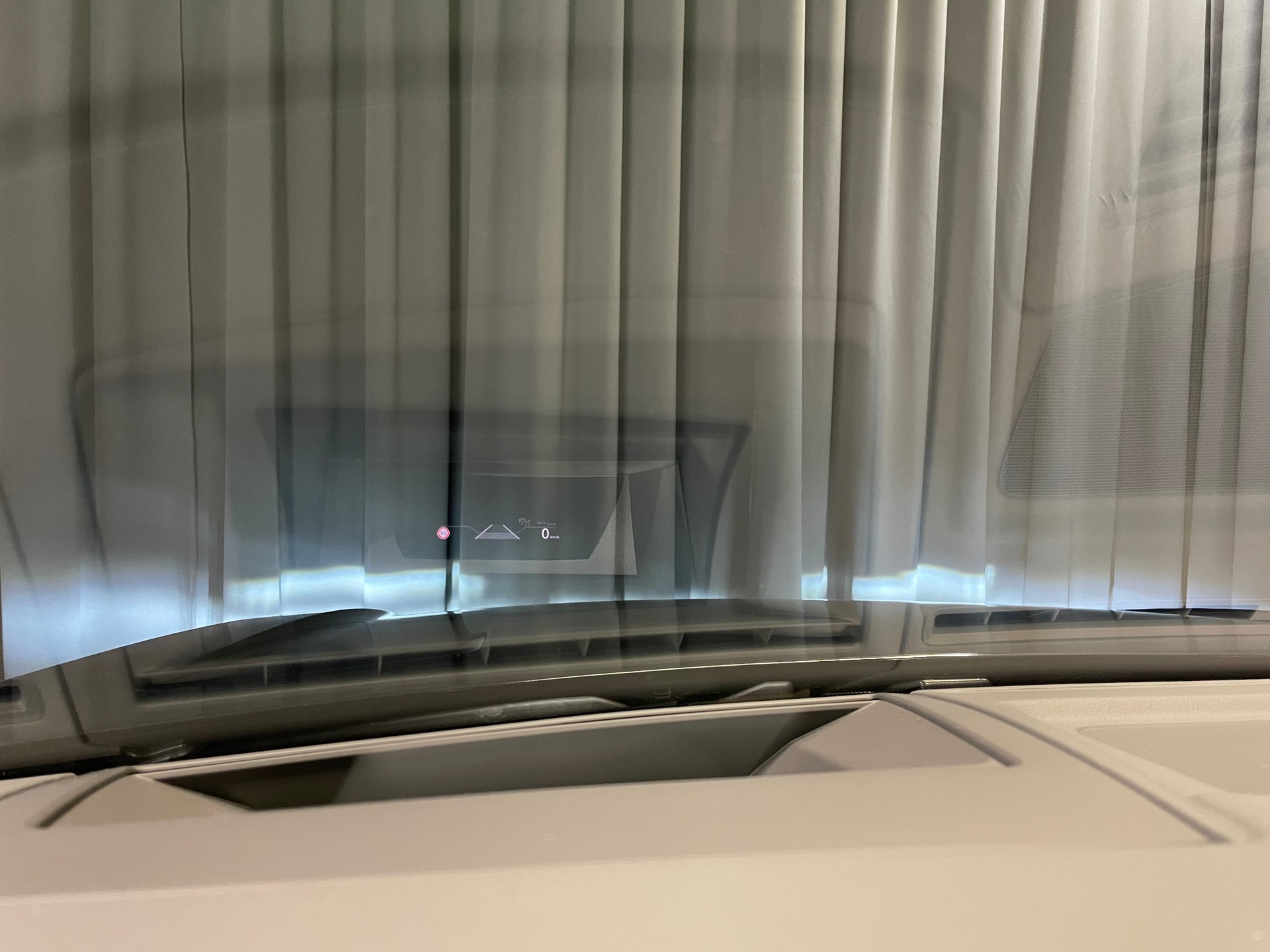 VW Touareg 3.0 TSI eHybrid R Tiptronic (57)-image-15