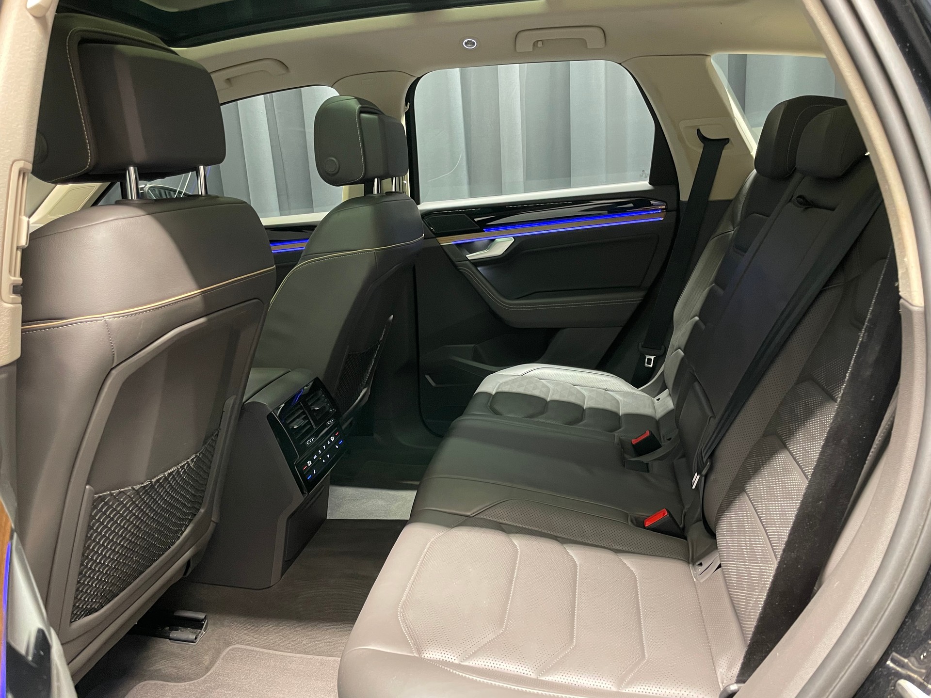 VW Touareg 3.0 TSI eHybrid R Tiptronic (57)-image-7