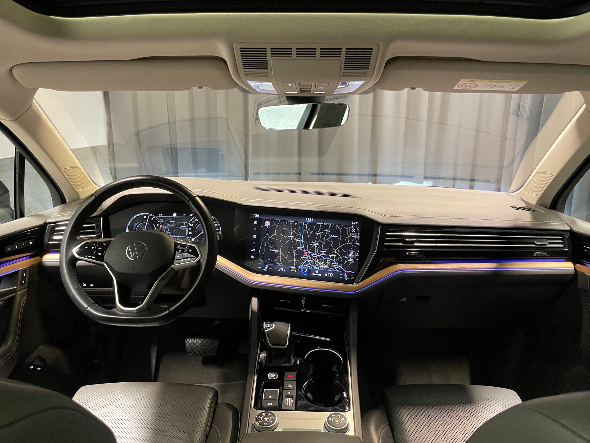 VW Touareg 3.0 TSI eHybrid R Tiptronic (57)-image-9