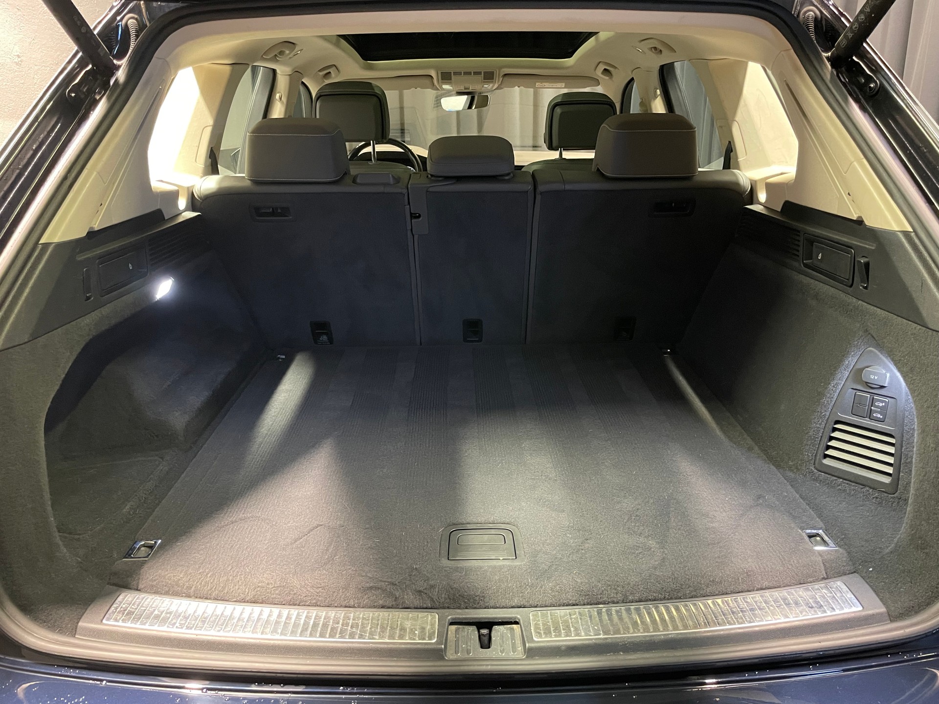 VW Touareg 3.0 TSI eHybrid R Tiptronic (57)-image-24