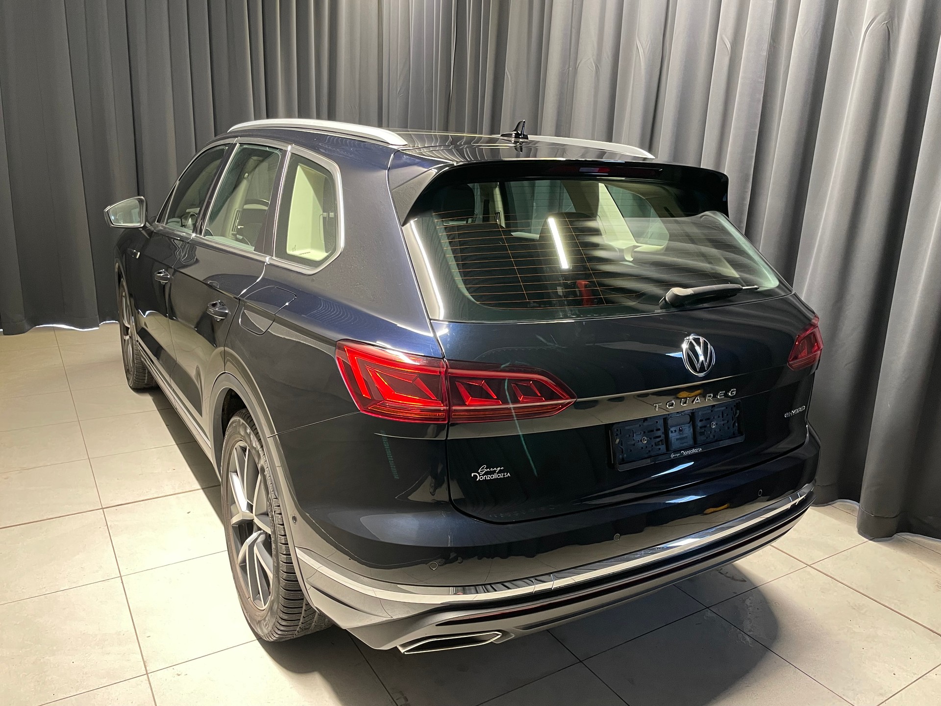 VW Touareg 3.0 TSI eHybrid R Tiptronic (57)-showroom-element-3