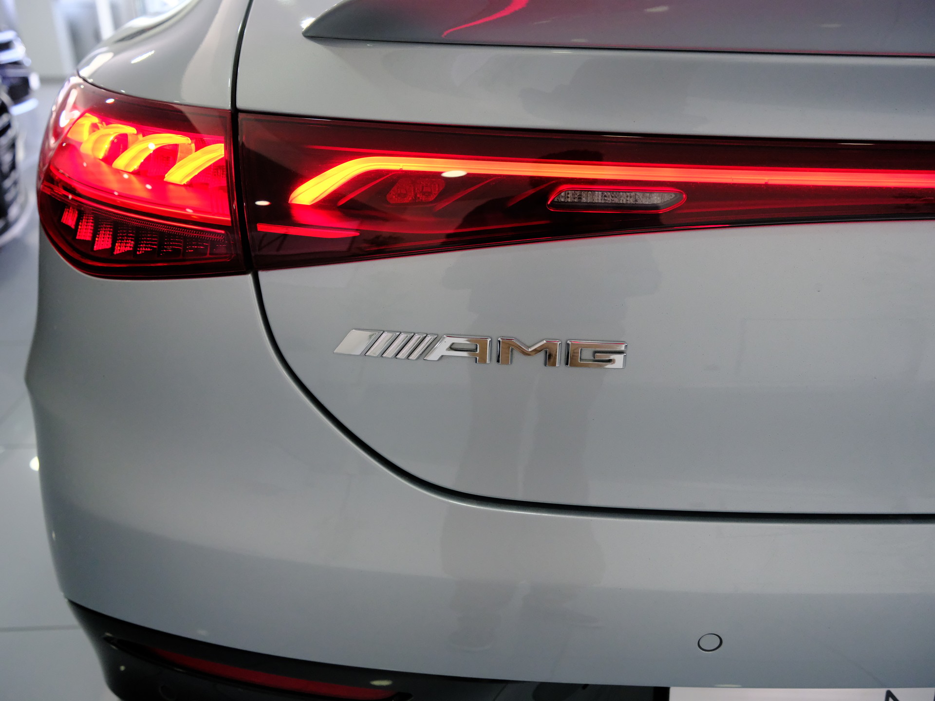 MERCEDES-BENZ EQE 43 AMG 4 Matic-image-10