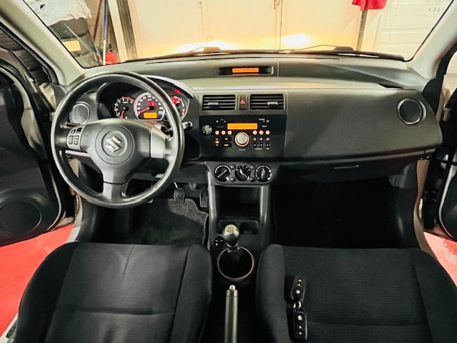 SUZUKI Swift 1.3i 16V GL-image-14