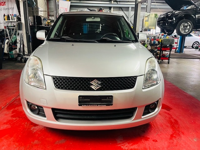SUZUKI Swift 1.3i 16V GL-image-2