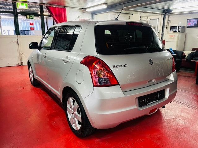 SUZUKI Swift 1.3i 16V GL-image-5