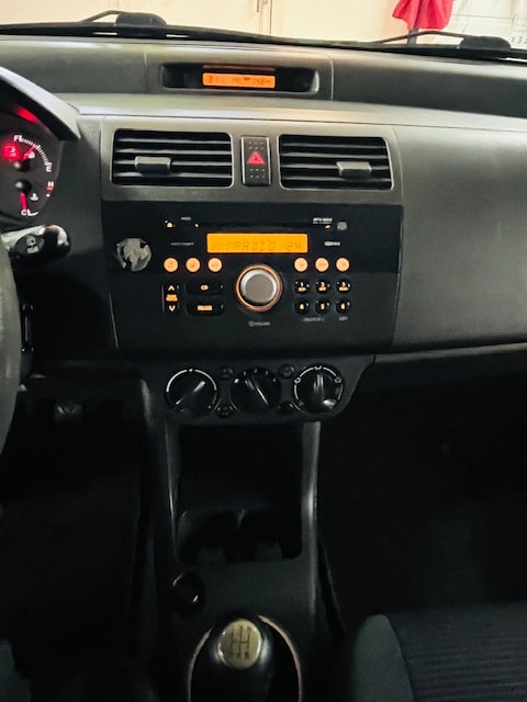 SUZUKI Swift 1.3i 16V GL-image-9