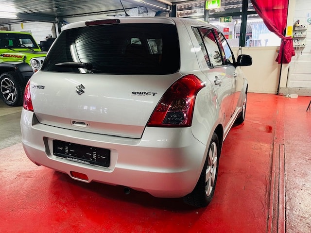 SUZUKI Swift 1.3i 16V GL-image-1