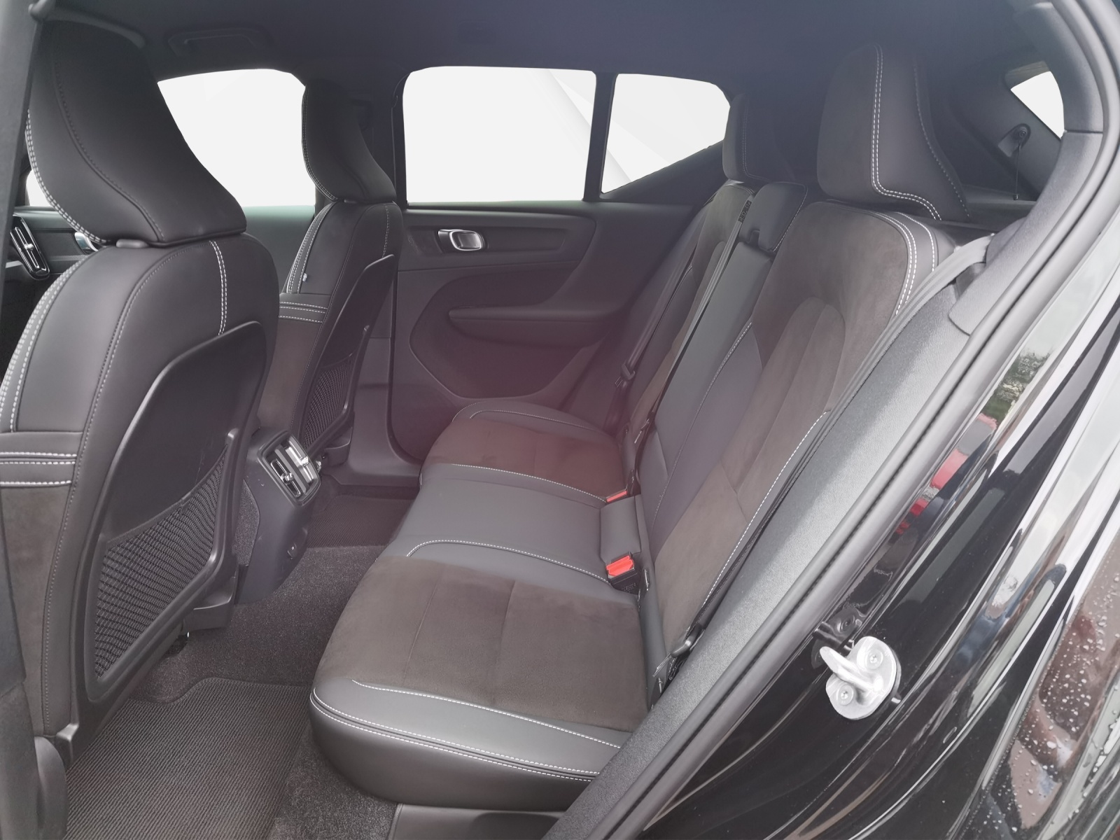 VOLVO XC40 E80 Twin Plus AWD-image-3