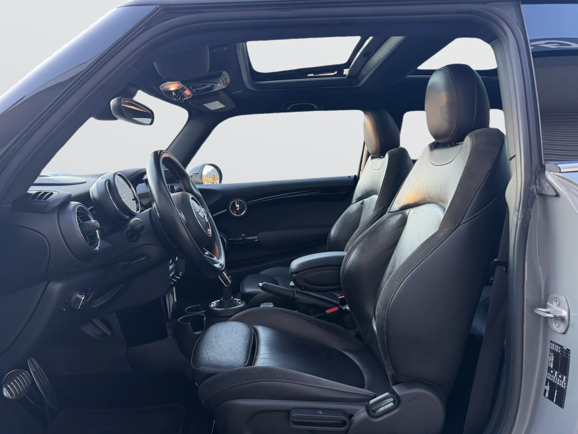 MINI Cooper John Cooper Works Steptronic-image-9