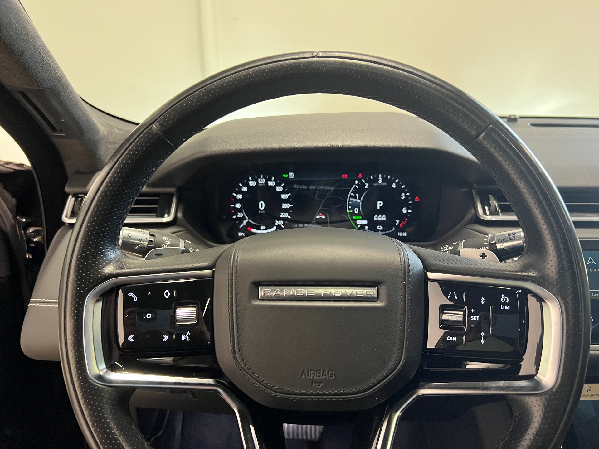 LAND ROVER Range Rover Velar 2.0 P400e R-Dynamic HSE-image-3