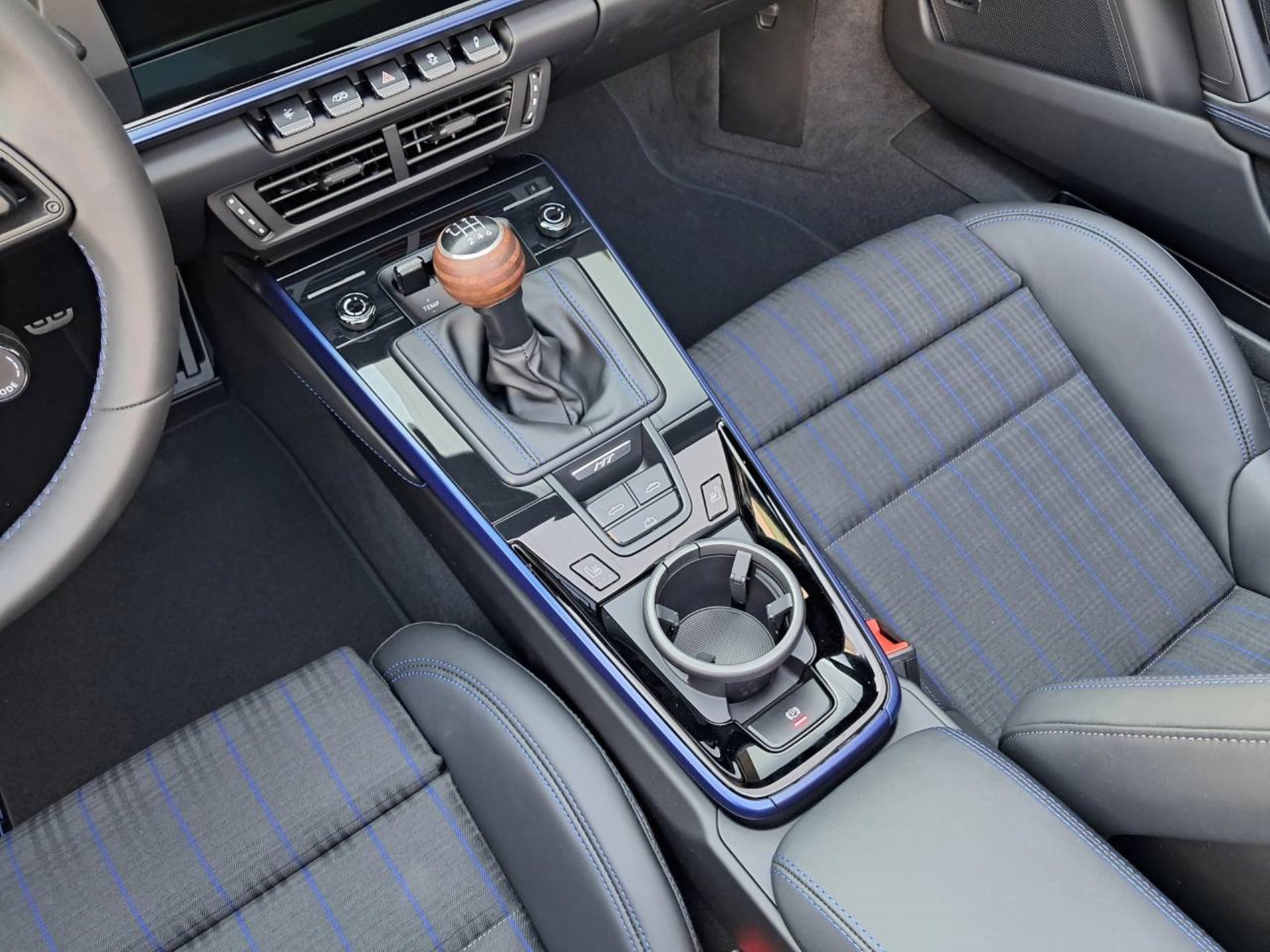 PORSCHE 911 Carrera T Cabriolet-image-20