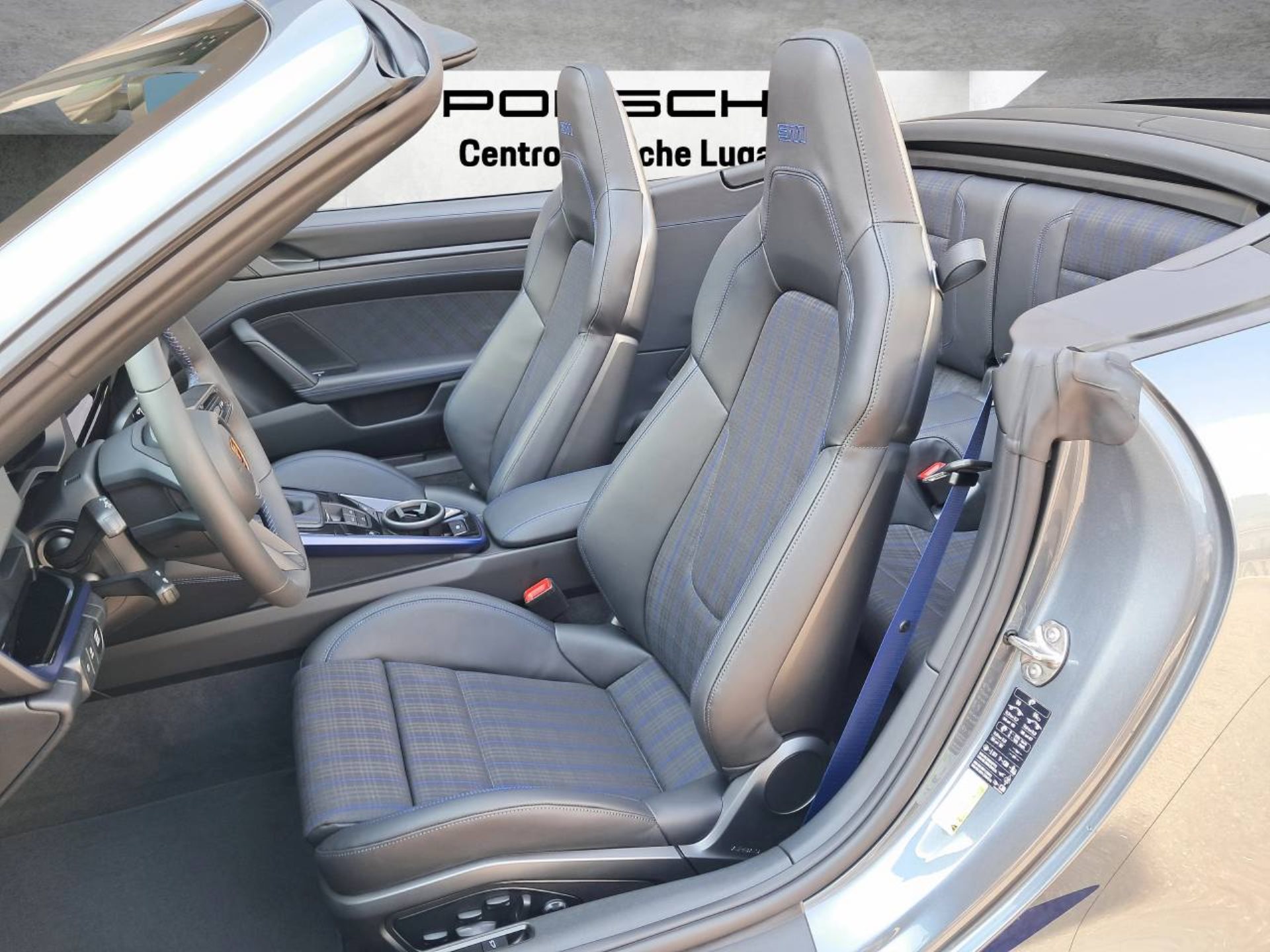 PORSCHE 911 Carrera T Cabriolet-image-4