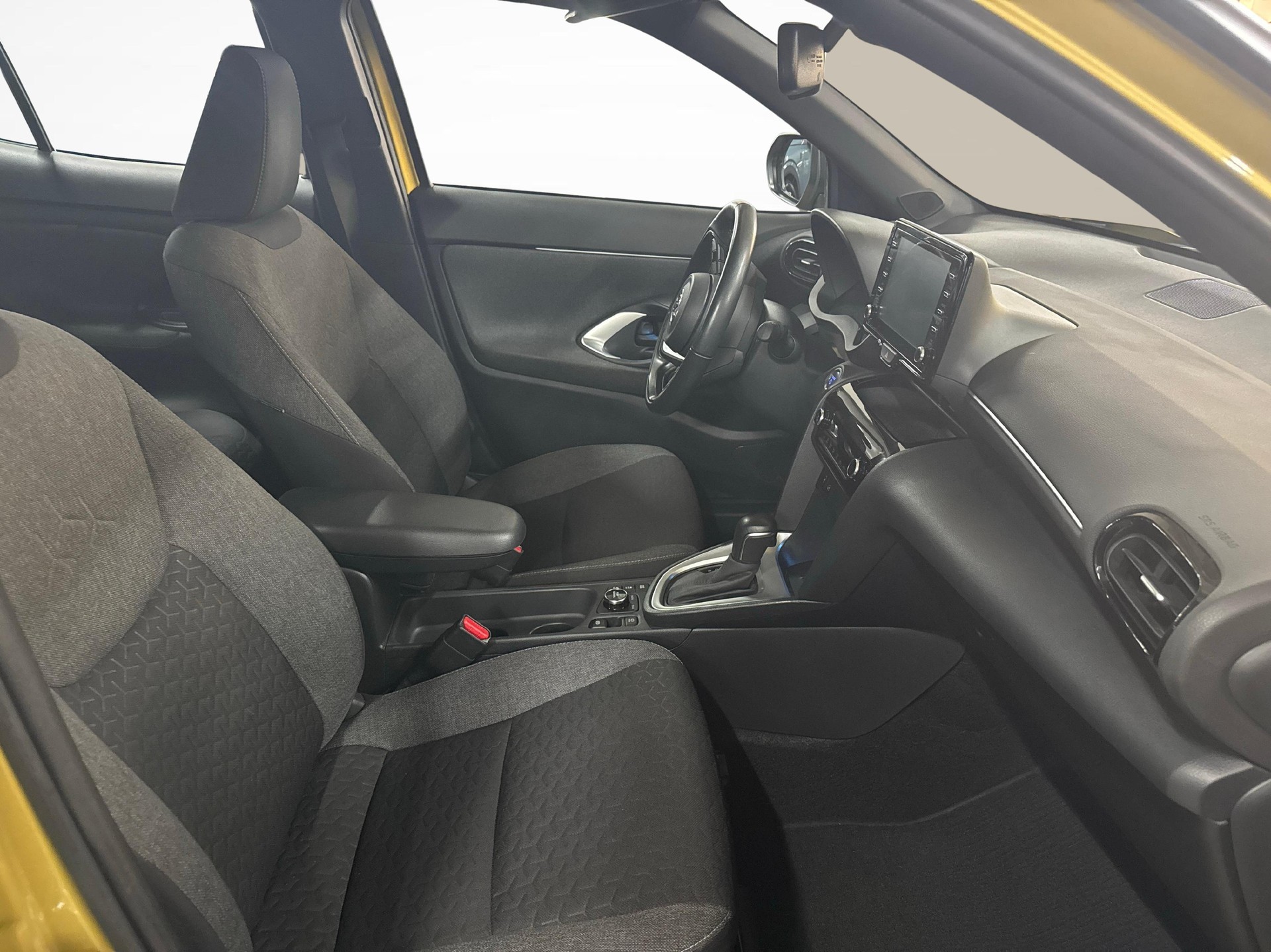 TOYOTA Yaris Cross 1.5 VVT-i HSD Trend AWD-i-image-9