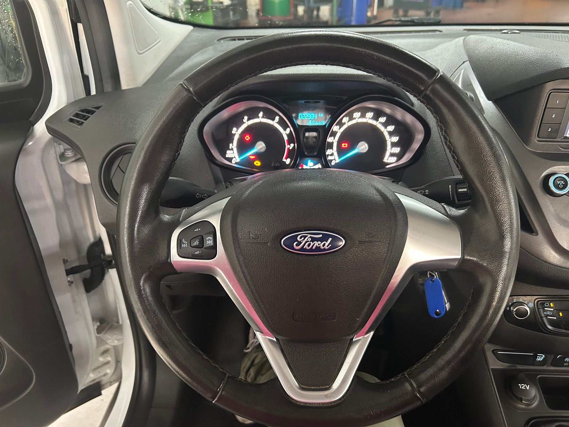 FORD Transit Courier Van 1.0 EcoBoost Trend-image-6