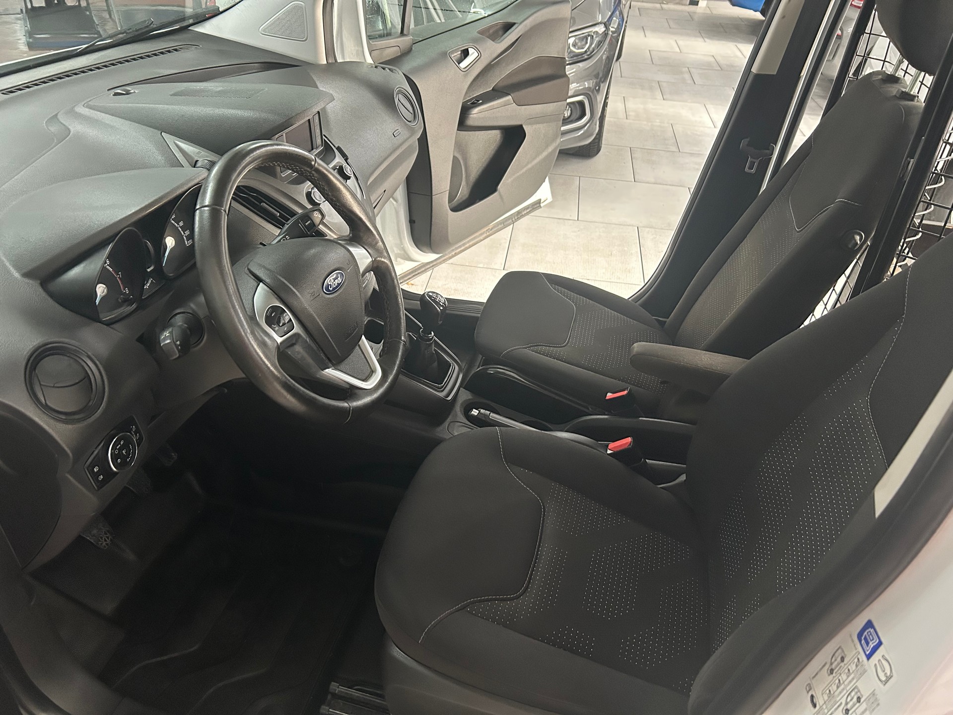 FORD Transit Courier Van 1.0 EcoBoost Trend-image-5