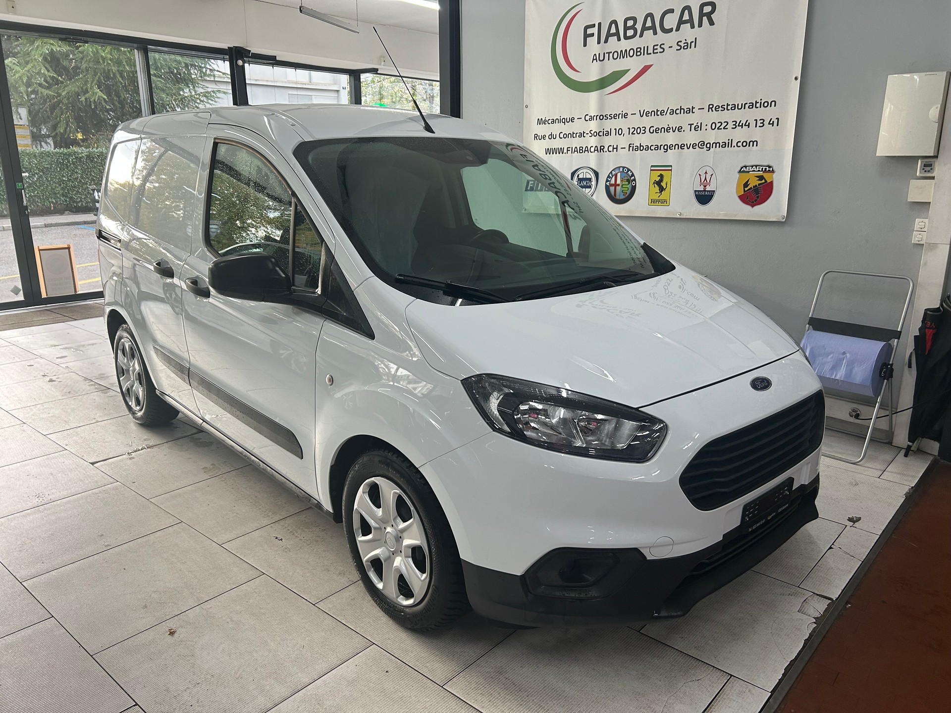 FORD Transit Courier Van 1.0 EcoBoost Trend-image-0