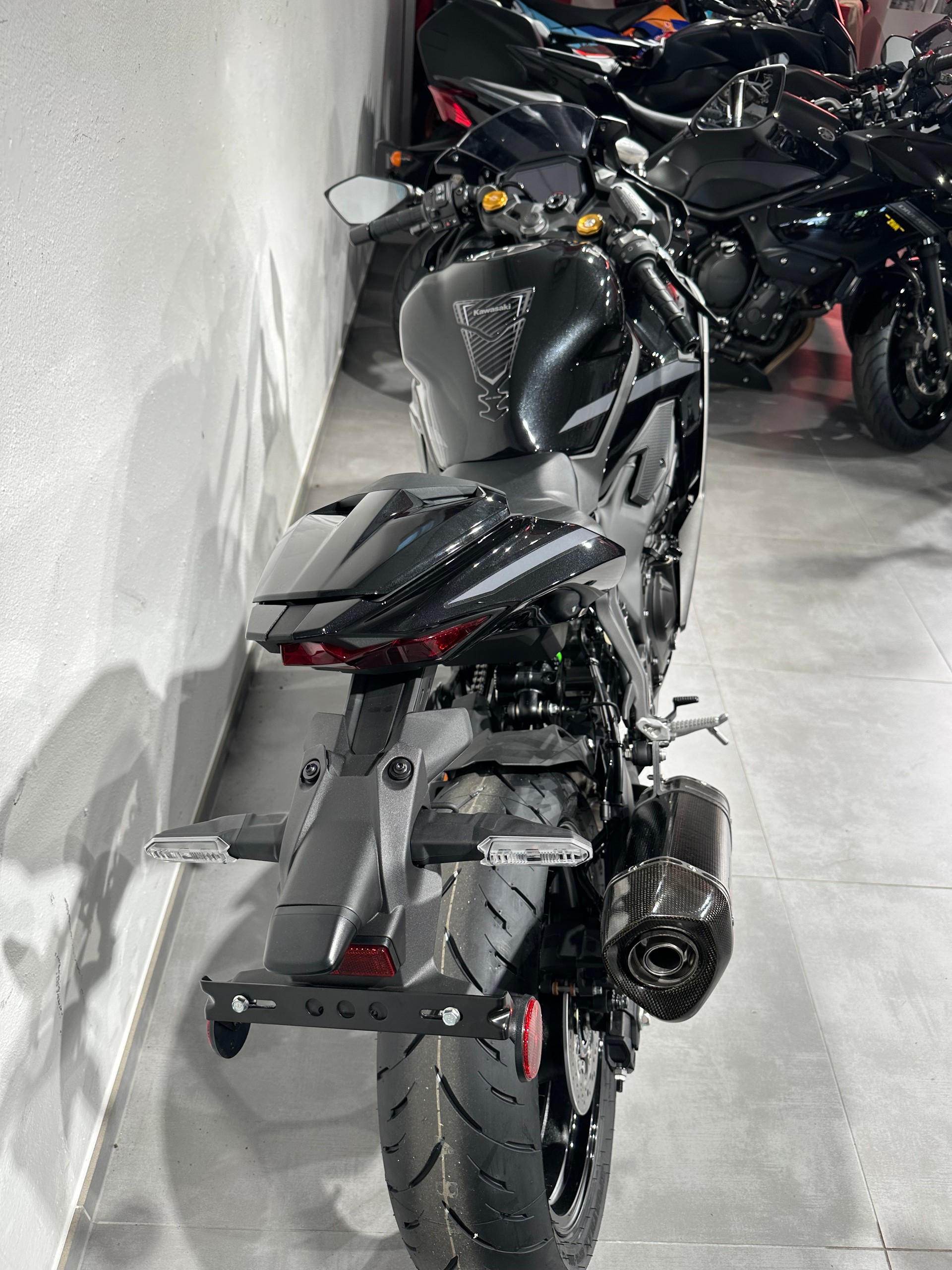 KAWASAKI Ninja ZX-4RR-showroom-element-2