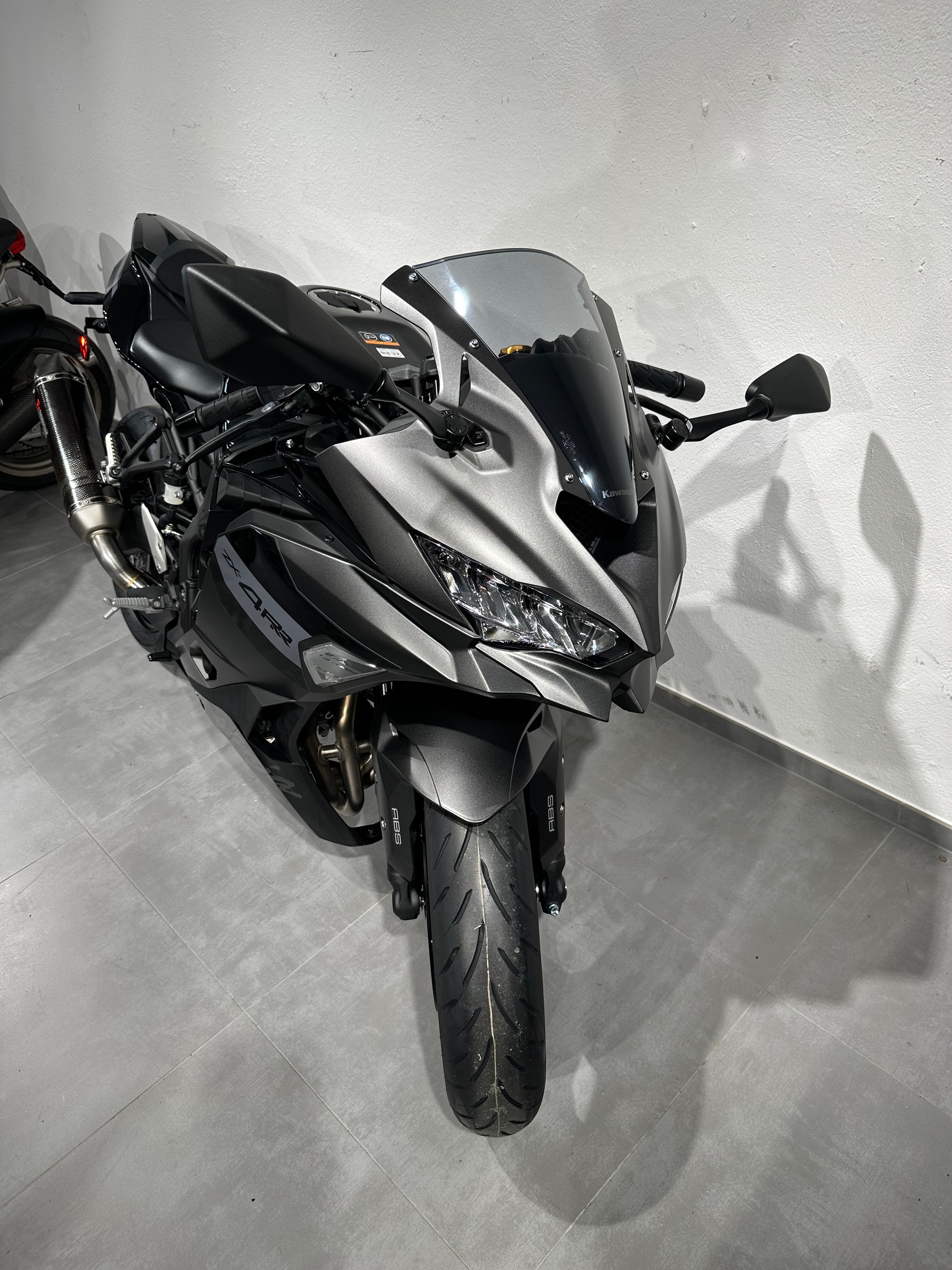 KAWASAKI Ninja ZX-4RR-showroom-element-1