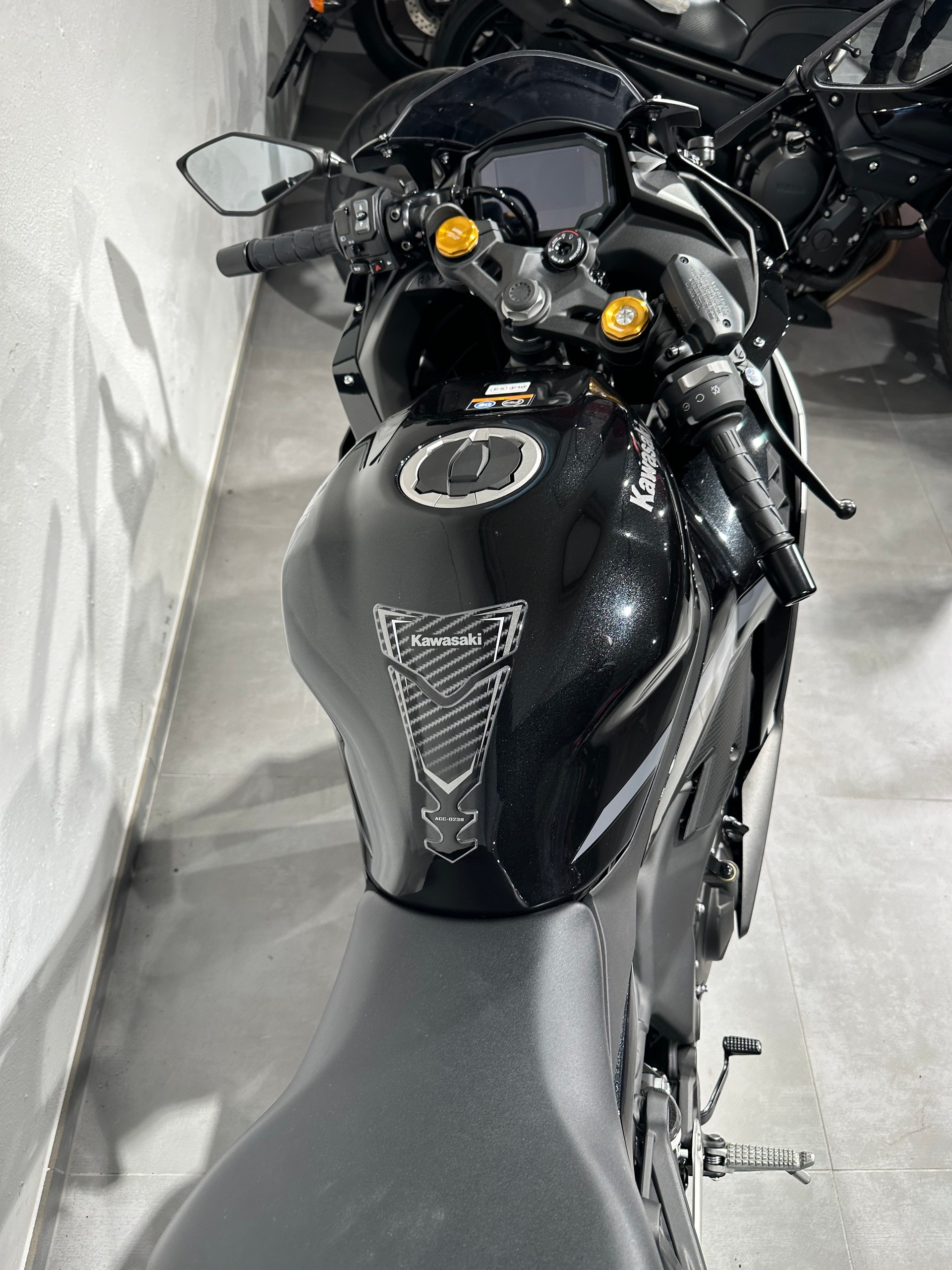 KAWASAKI Ninja ZX-4RR-showroom-element-3
