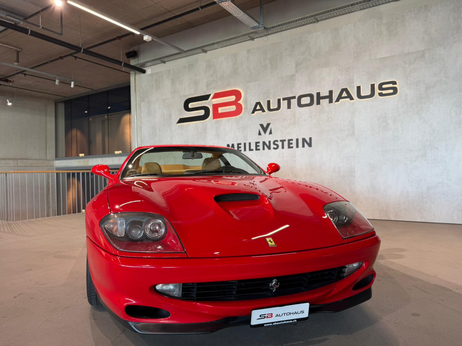 FERRARI F550 Maranello-showroom-element-2